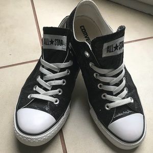 Women’s converse size 9